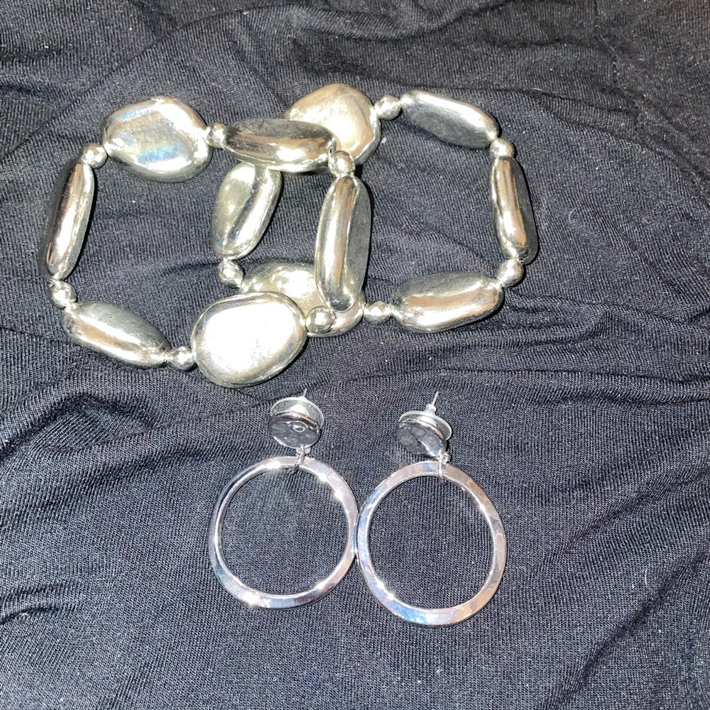Matching  bracelet and earrings set